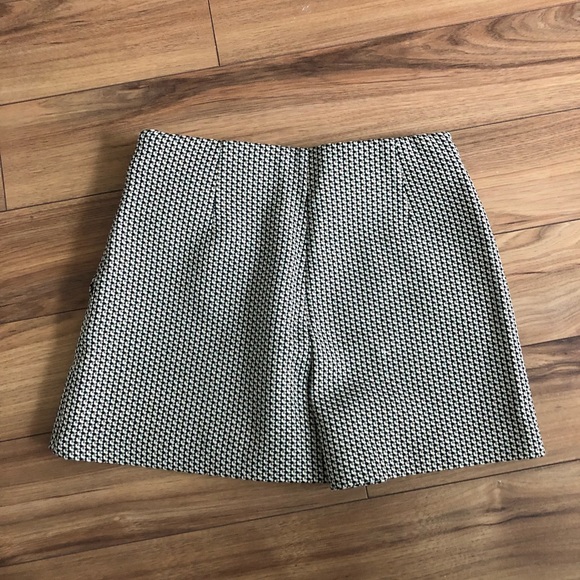 ZARA print shorts in XS NWT - Picture 2 of 4